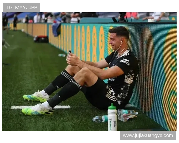 马丁内斯超越维卡里奥 成为新赛季主力门将热门